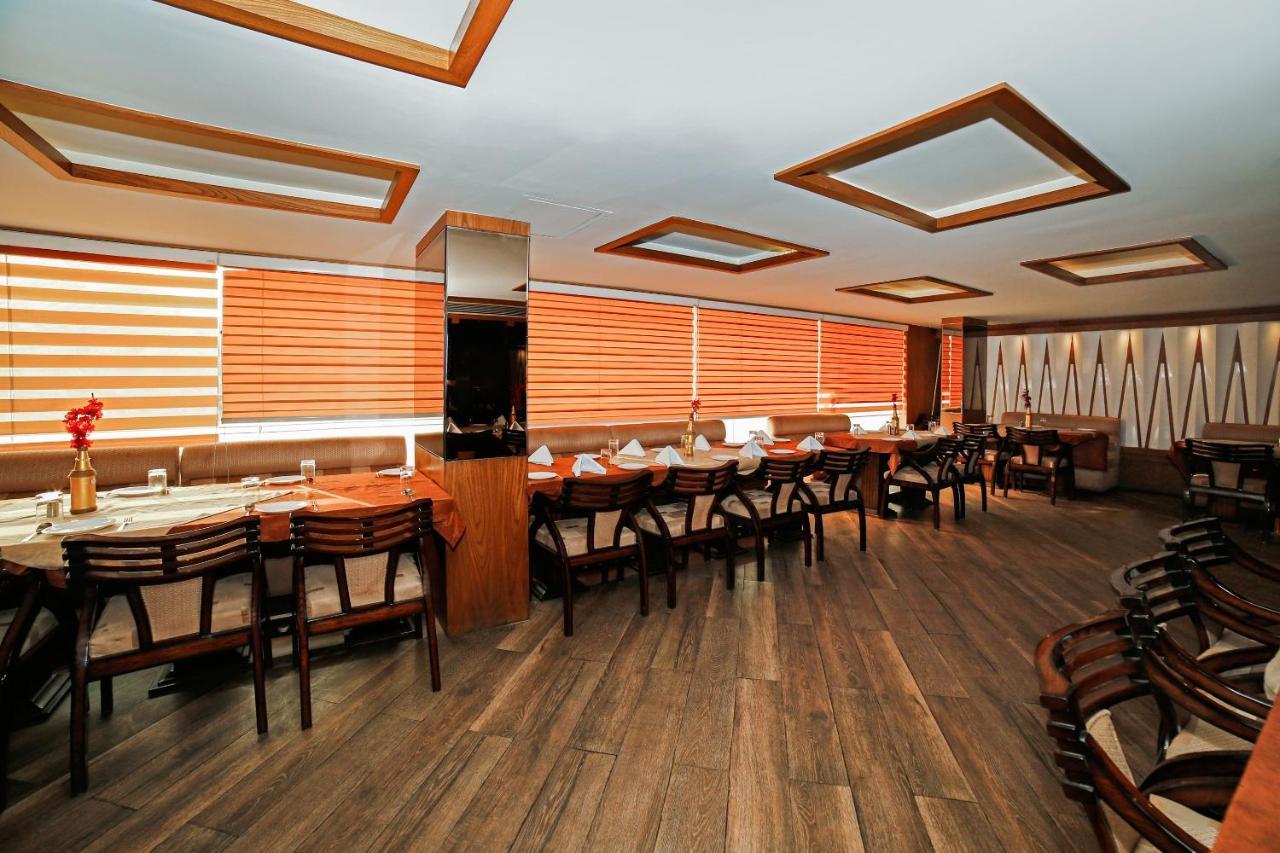 Hotel Shelter Gwalior Ngoại thất bức ảnh