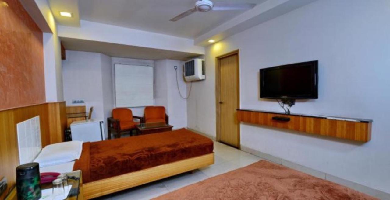 Hotel Shelter Gwalior Ngoại thất bức ảnh