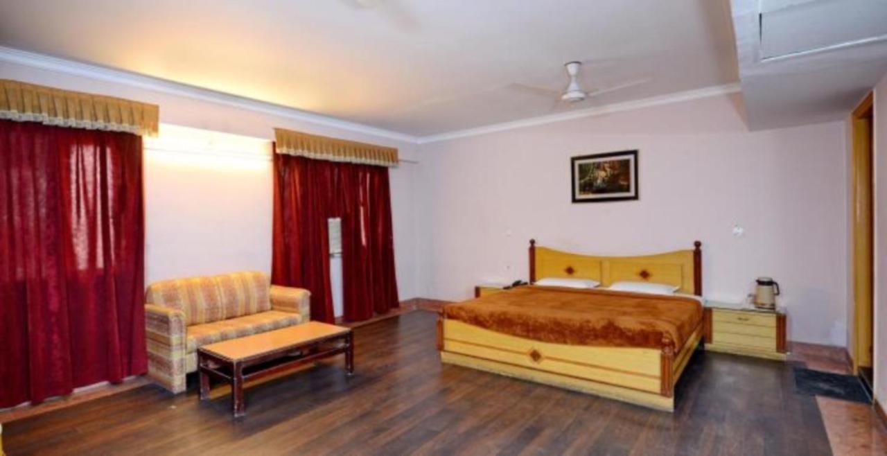 Hotel Shelter Gwalior Ngoại thất bức ảnh