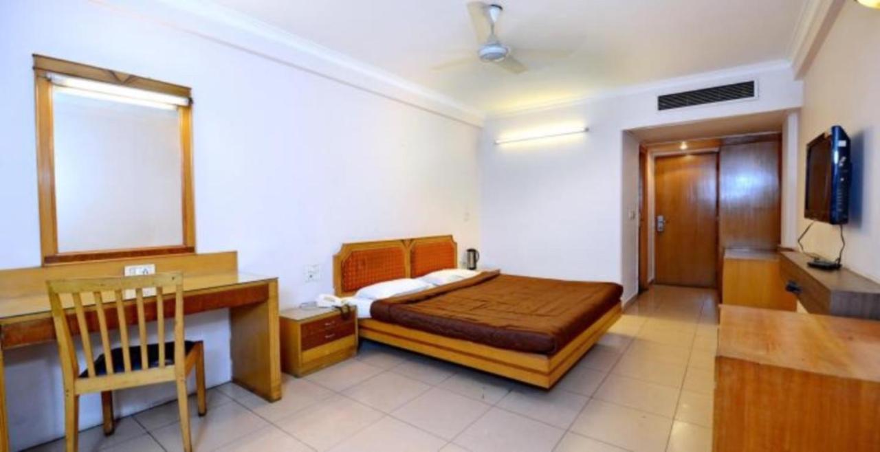 Hotel Shelter Gwalior Ngoại thất bức ảnh