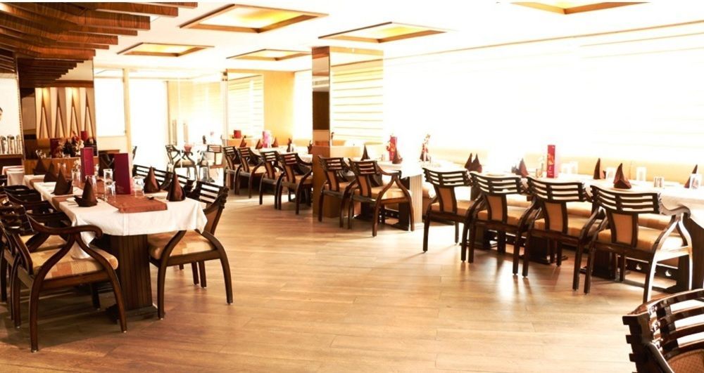 Hotel Shelter Gwalior Ngoại thất bức ảnh